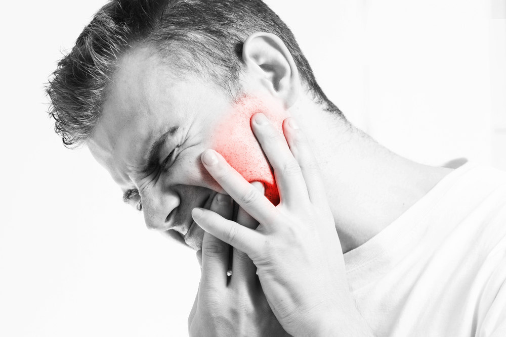 Man Experiencing Dental Pain (How to Handle Dental Emergencies)