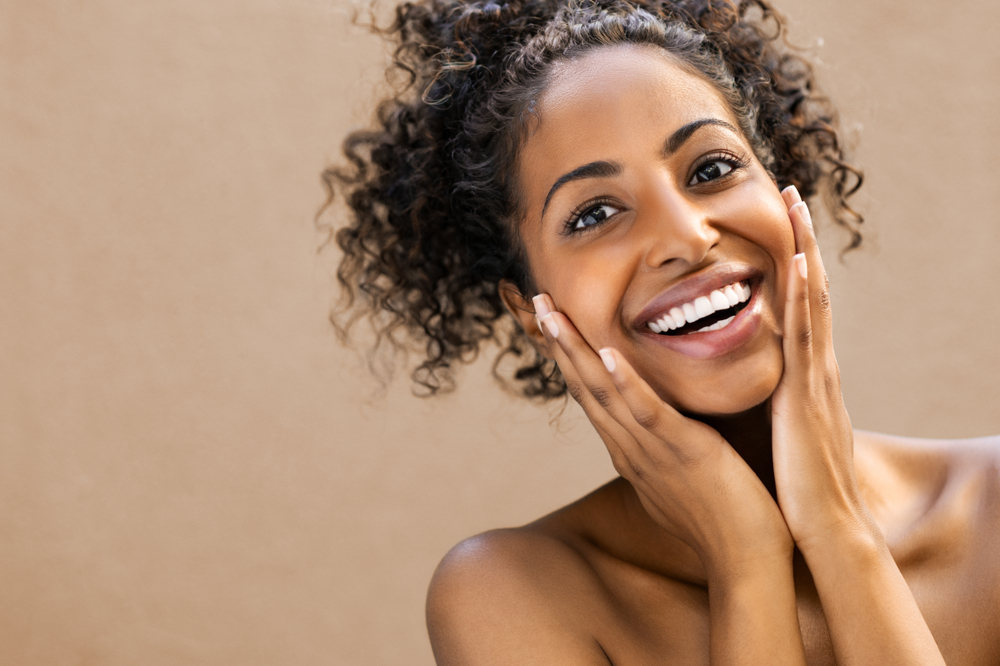 15. Lady Smiling with White Teeth (How Teeth Whitening Works)